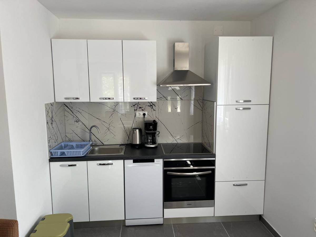 Half Of House To Rent - Family Zelenika Apartment