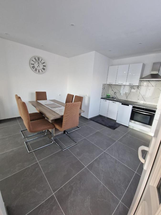 Apartment Half Of House To Rent - Family Zelenika Trogir