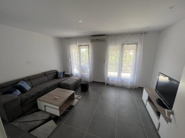 Half Of House To Rent - Family Zelenika