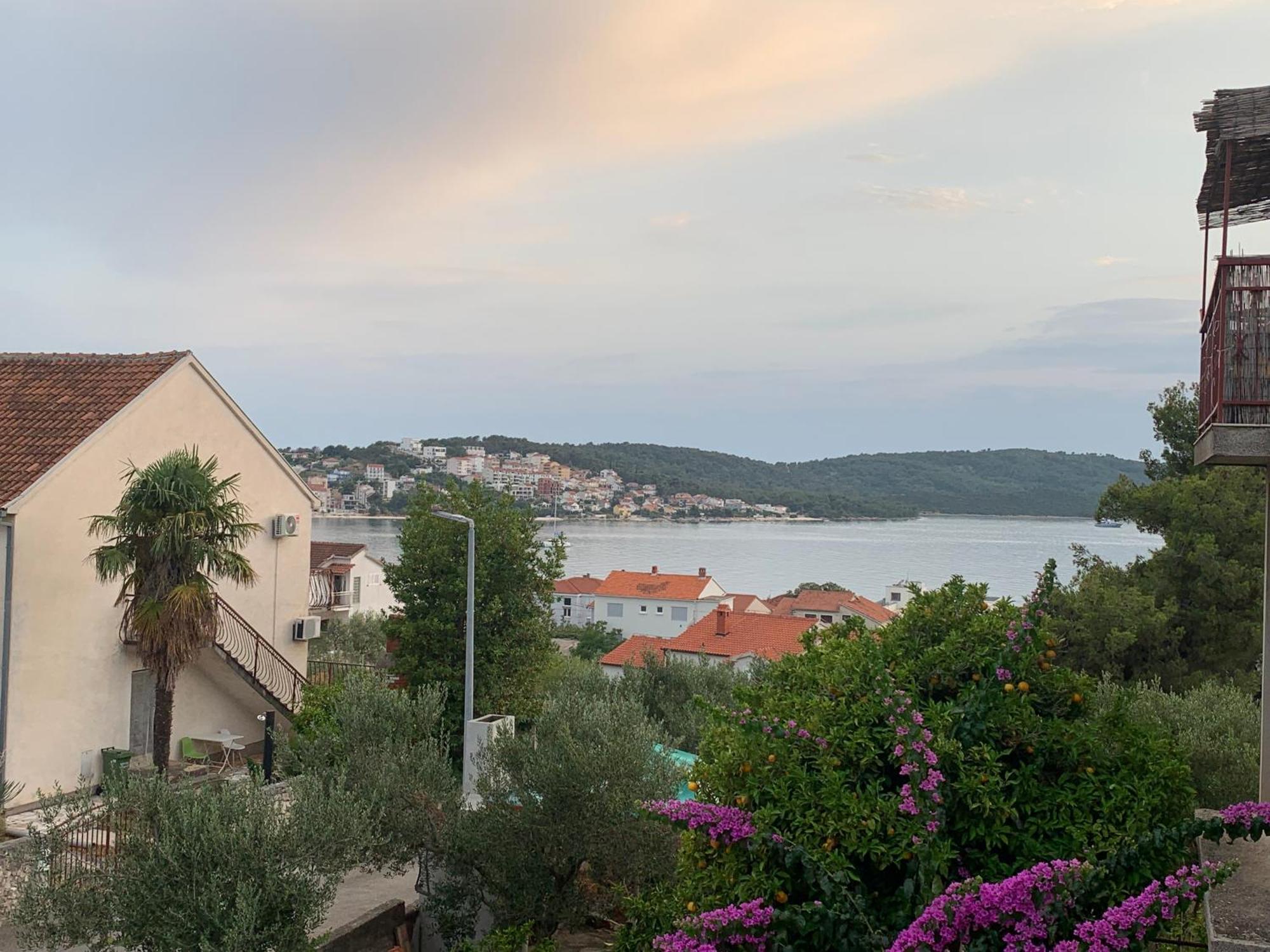 Apartment Half Of House To Rent - Family Zelenika Trogir